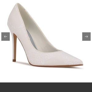 White lace pointed toe heel